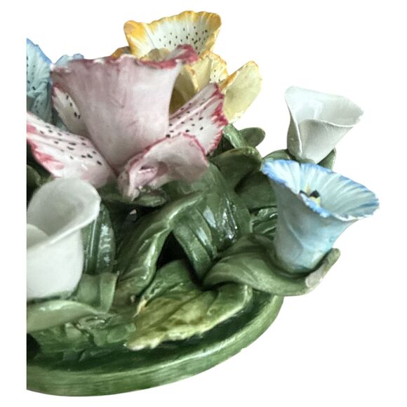 Capodimonte Italy Porcelain Flower Bouquet – Hand Painted – Chipped Petals – 6" - Picture 3 of 11